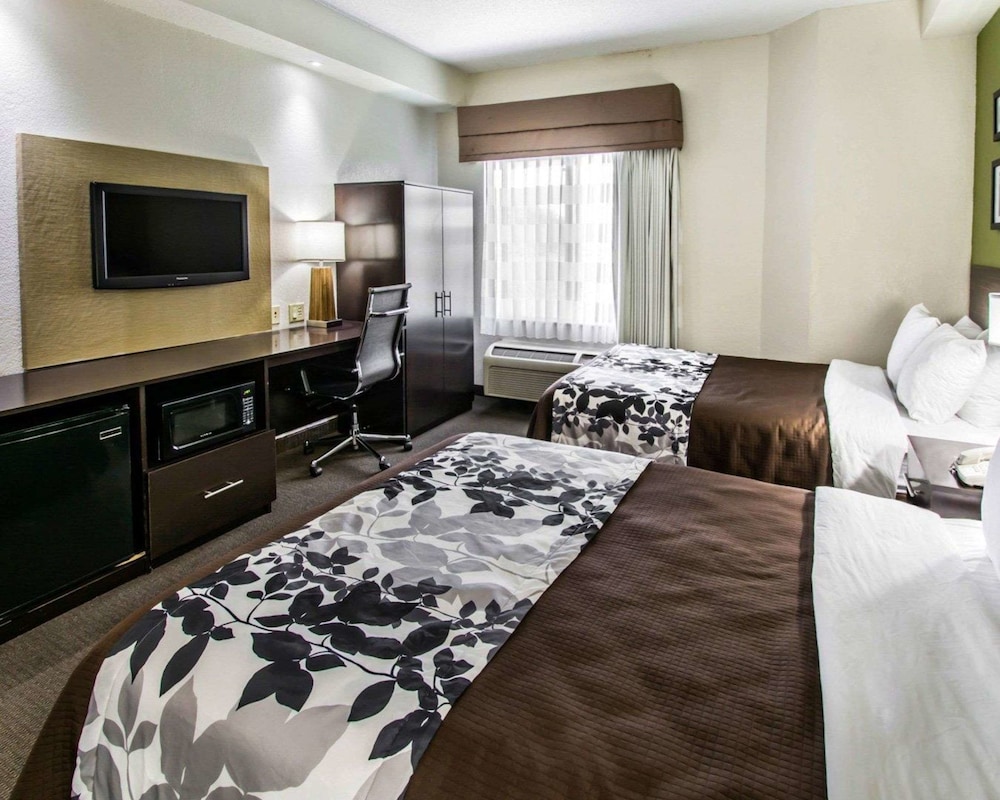 Double Room, 2 Double Beds, Accessible, Non Smoking - Photo 7