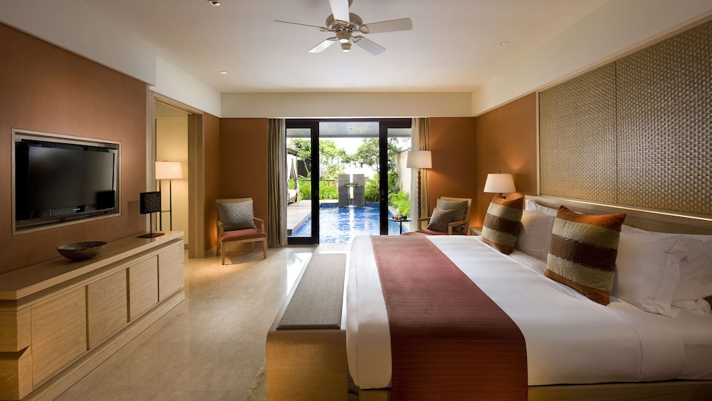 Conrad Suite, 1 King Bed, Private Pool - Photo 1