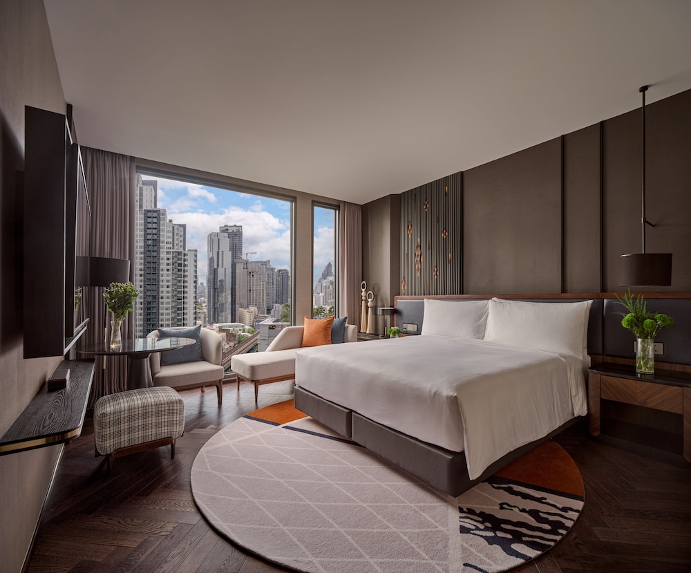 Classic Room, 1 King Bed (High Floor) photo 3