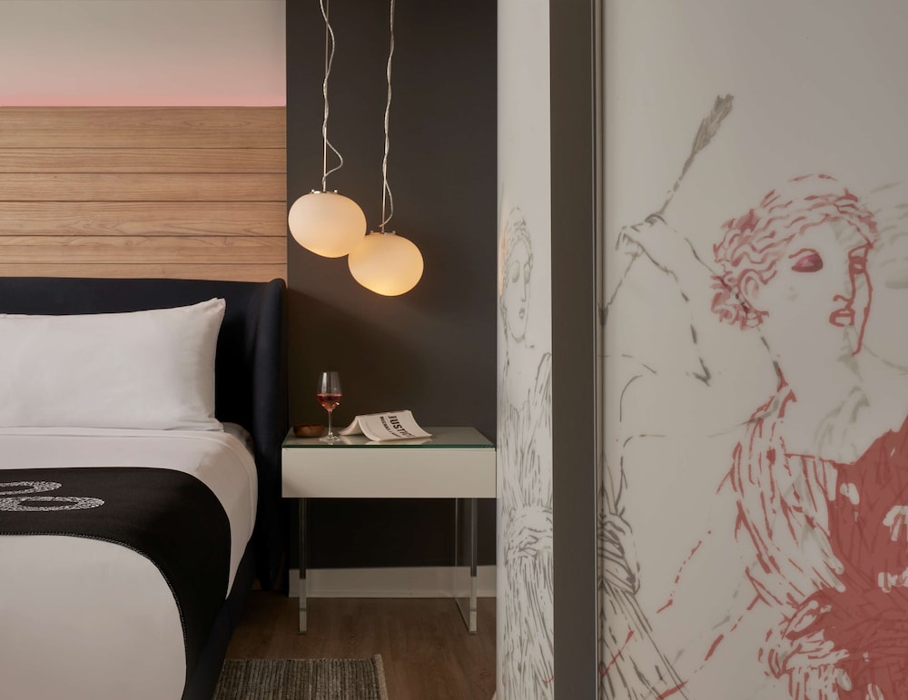 Room, 1 Queen Bed, Accessible Bathtub (Mobility/Hearing) - Photo 3