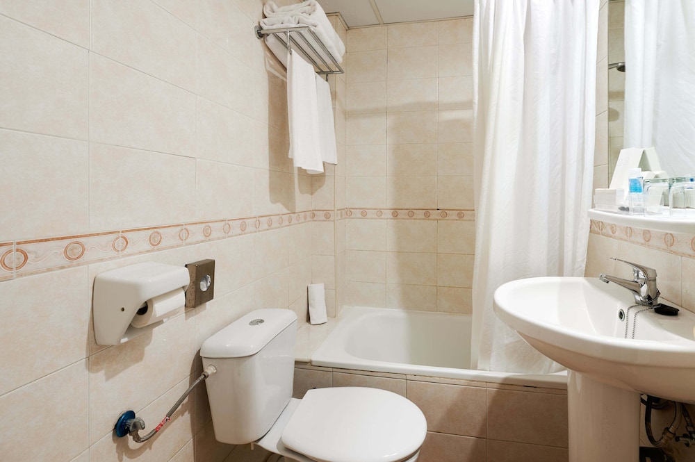 Basic Double Room (1 Adult) photo 3