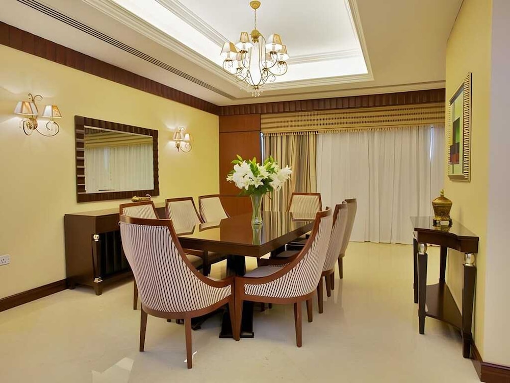 Superior Room, 1 Queen Bed photo 2