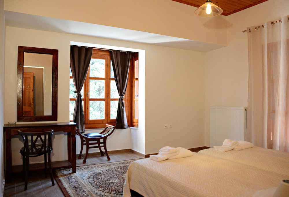 Deluxe Double Or Twin Room, Mountain View photo 1