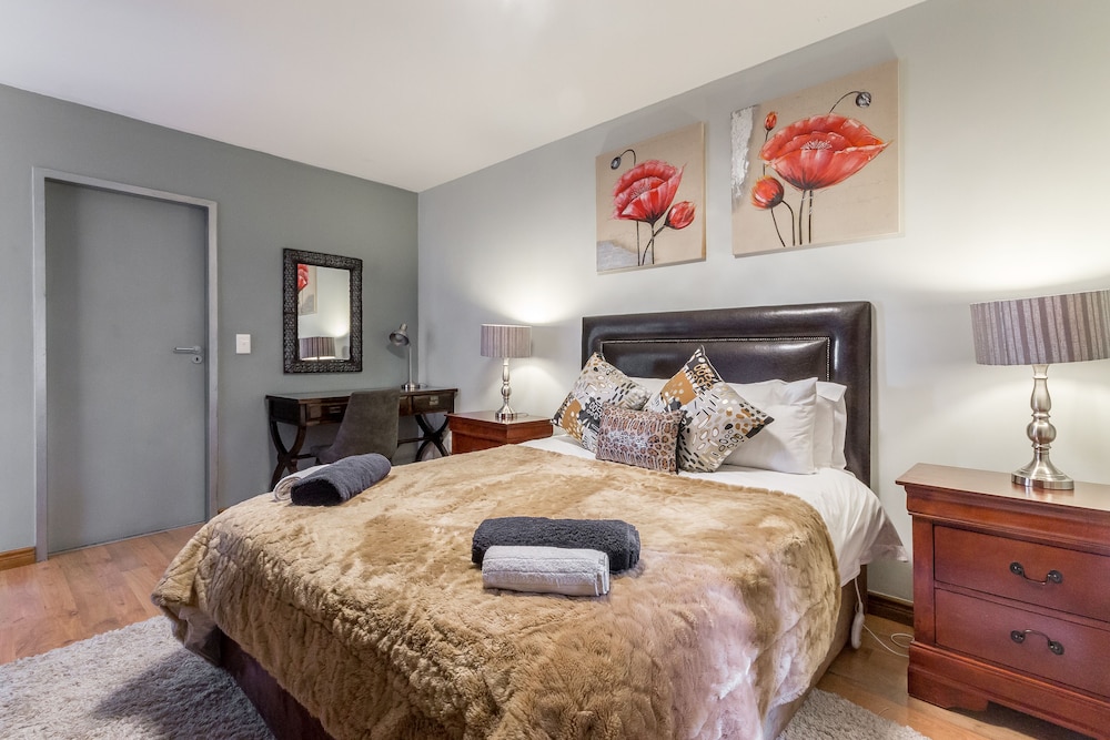 Luxury Apartment, 1 Bedroom (303E)