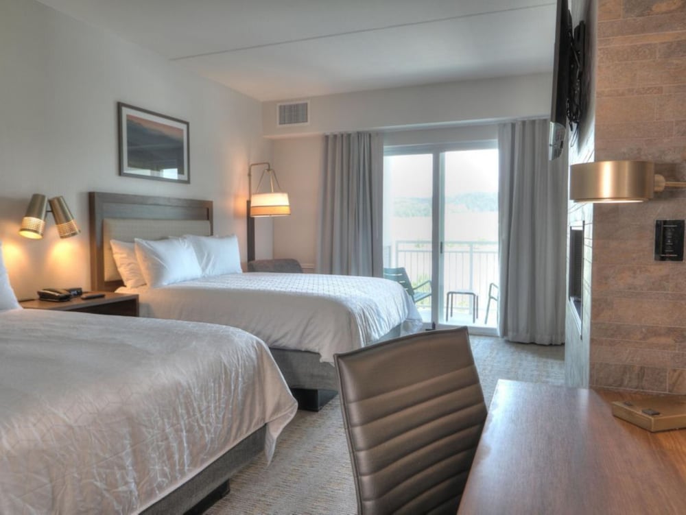 Suite, 1 Bedroom, Fireplace, River View (Top Floor) - Photo 9