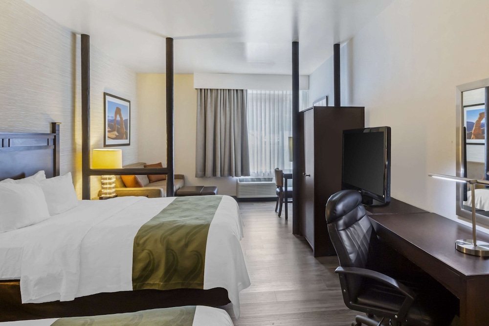 Suite, 2 Queen Beds, Non Smoking photo 3