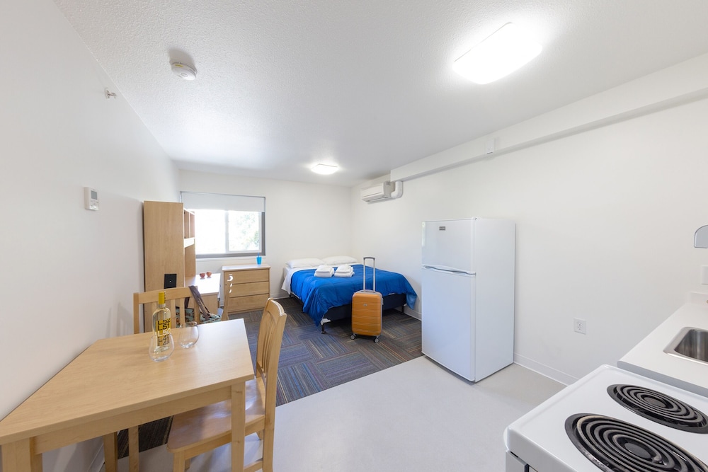 Basic Studio, 1 Queen Bed - Photo 3