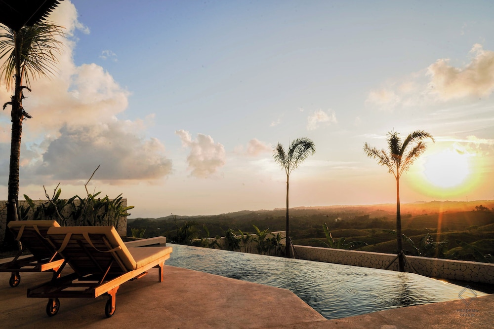 Luxury Villa photo 1