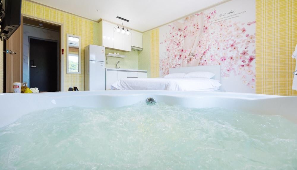 Basic Room, 1 Bedroom (ROOM 502 (SPA)) - Photo 2
