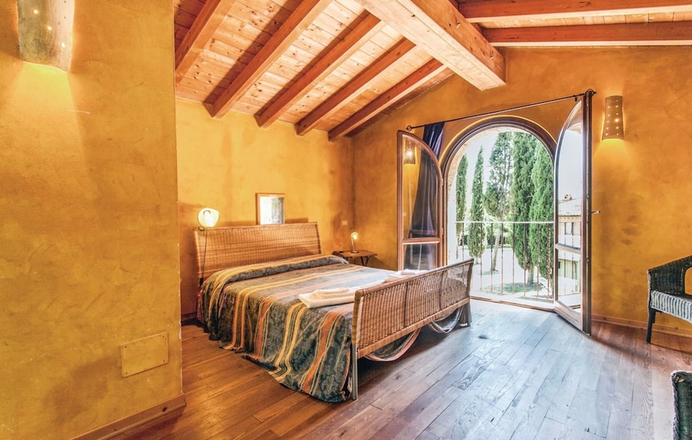 Romantic Duplex, Kitchen, Garden Area