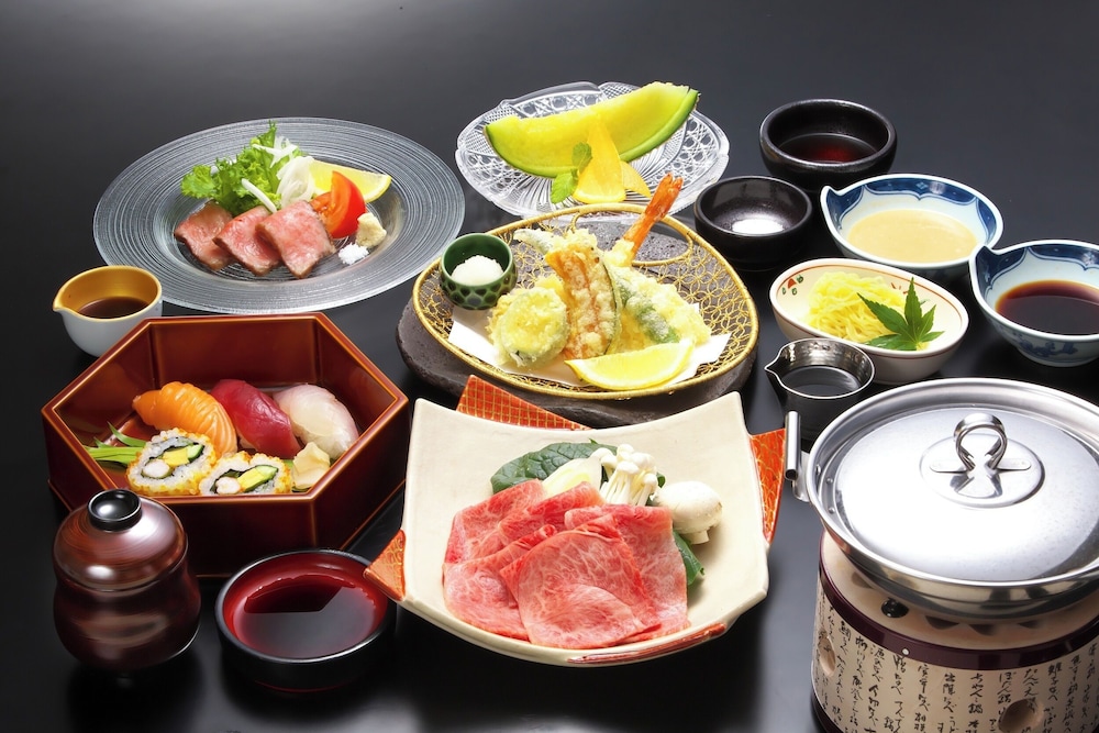 Japanese Western Room, 4 People, Half Board, Dinner At 5:30pm Tempura Shabu-Shabu Sushi, Non Smoking