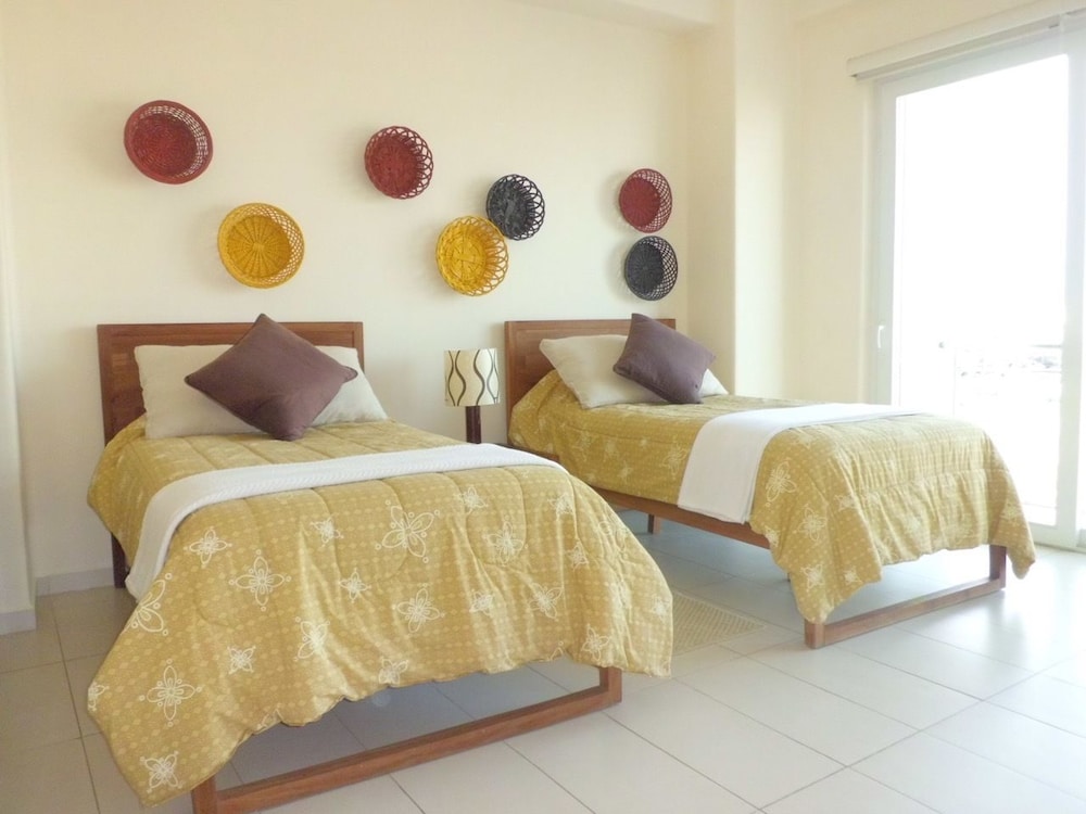 Family Condo, 2 Bedrooms, Marina View photo 1