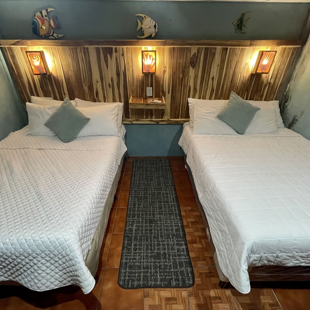 Panoramic Chalet, 3 Bedrooms, Ocean View, Beachside