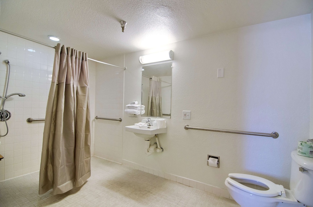 Deluxe Room, 2 Queen Beds, Non Smoking, Refrigerator
