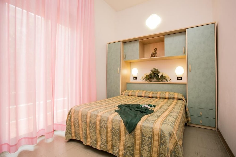 Deluxe Double or Twin Room photo 3