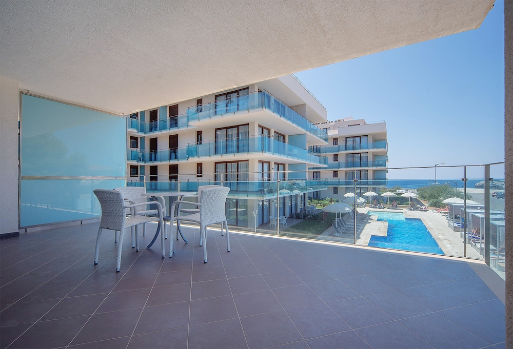 Apartment, 2 Bedrooms, Partial Sea View