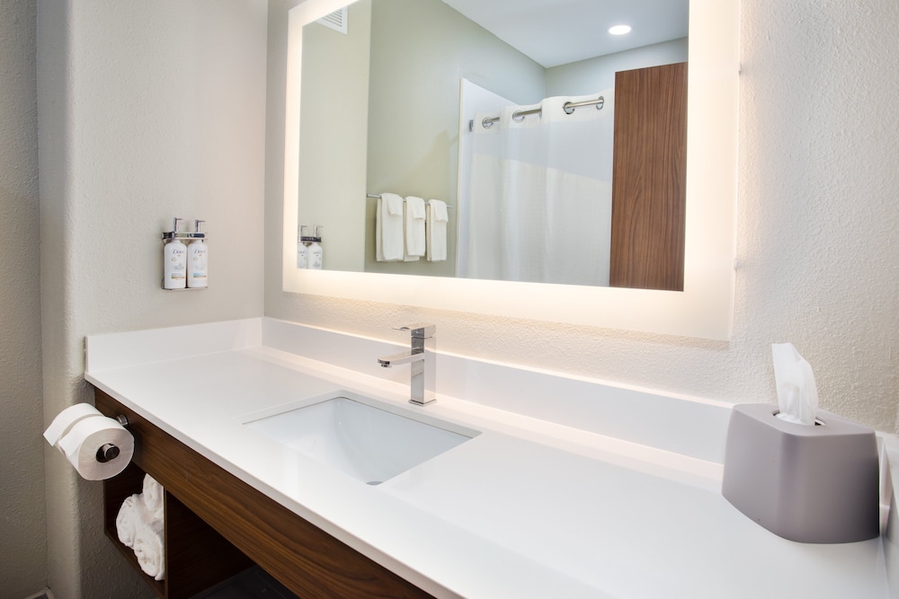 Standard Room, 1 King Bed (Extra Floor Space) - Photo 4