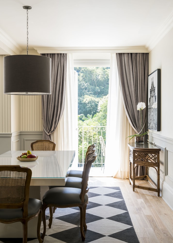 Suite (Prestige)