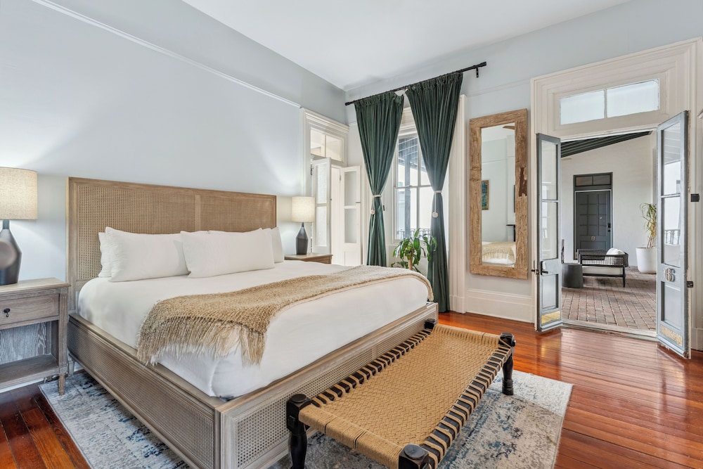 Room, 1 King Bed (Elevated)