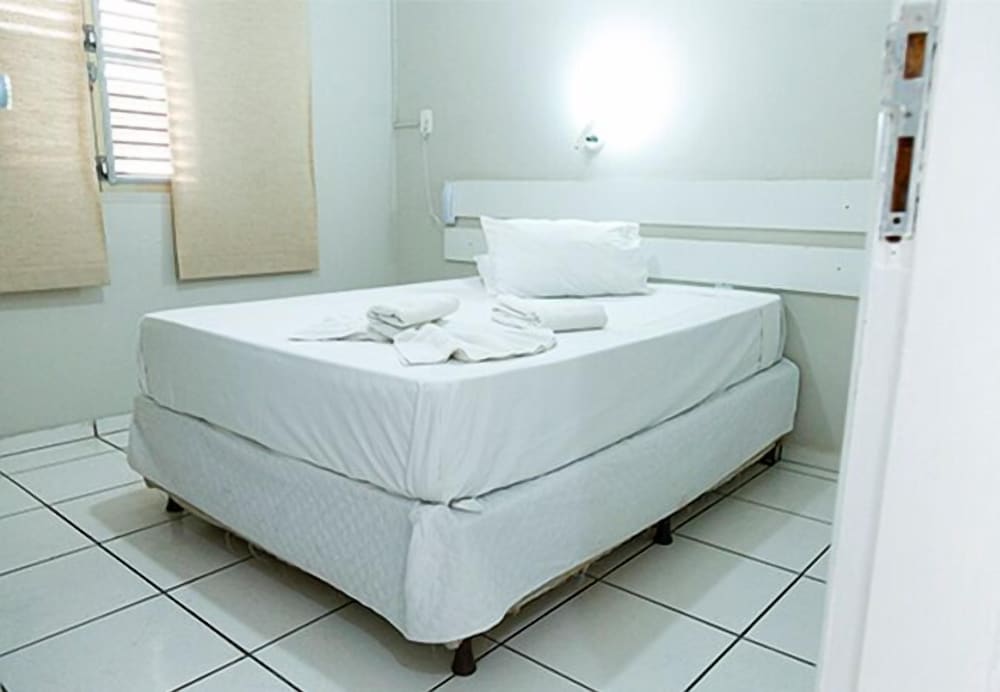 Economy Twin Room photo 2