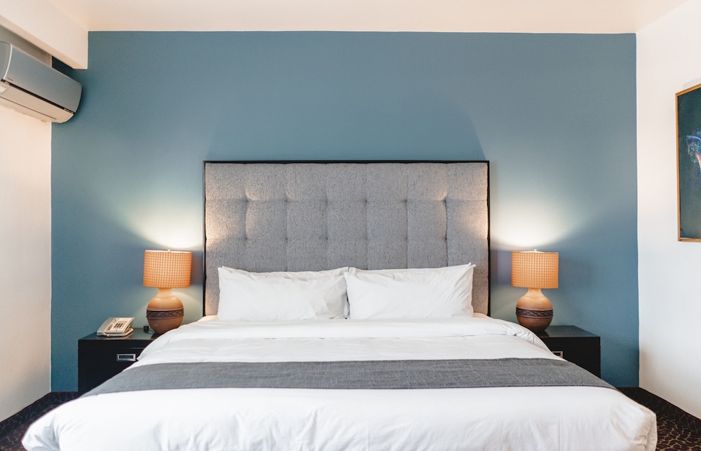 Junior Suite, 1 King Bed - Photo 2