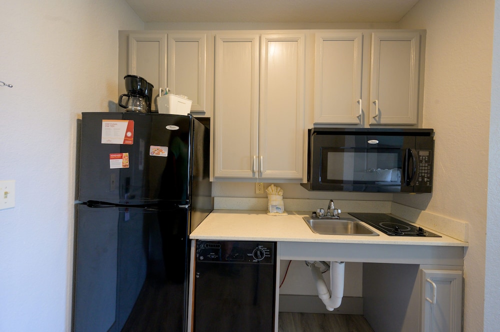 Deluxe Studio Suite, 2 Queen Beds, Non Smoking - Photo 7