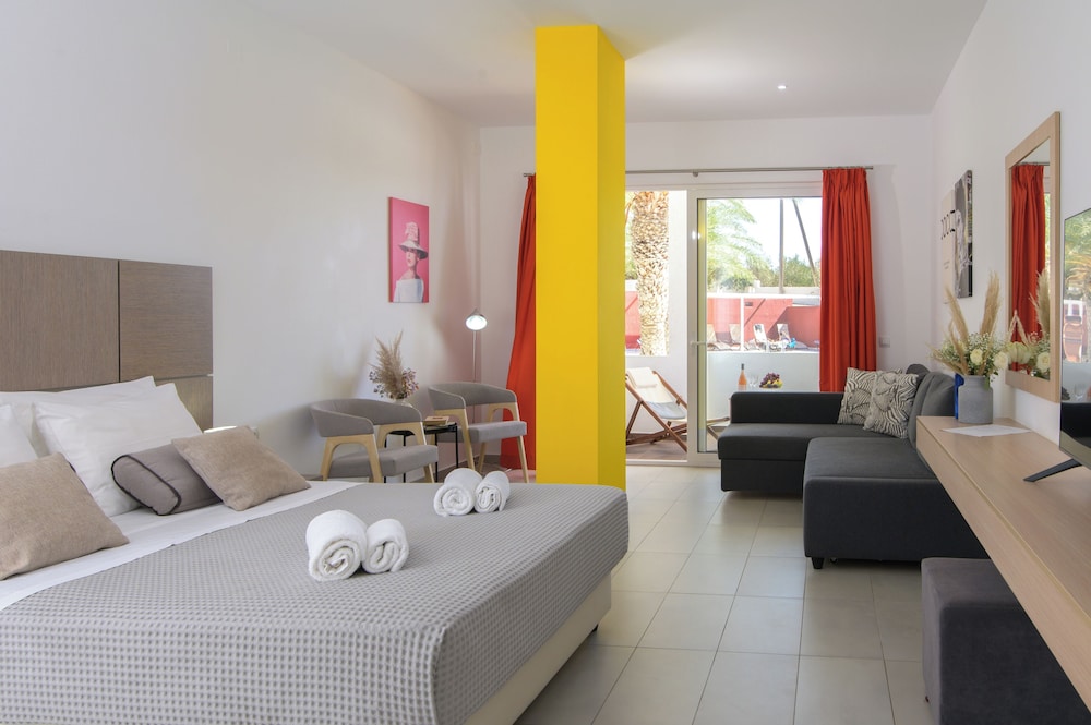 Junior Suite, Pool View - Photo 5