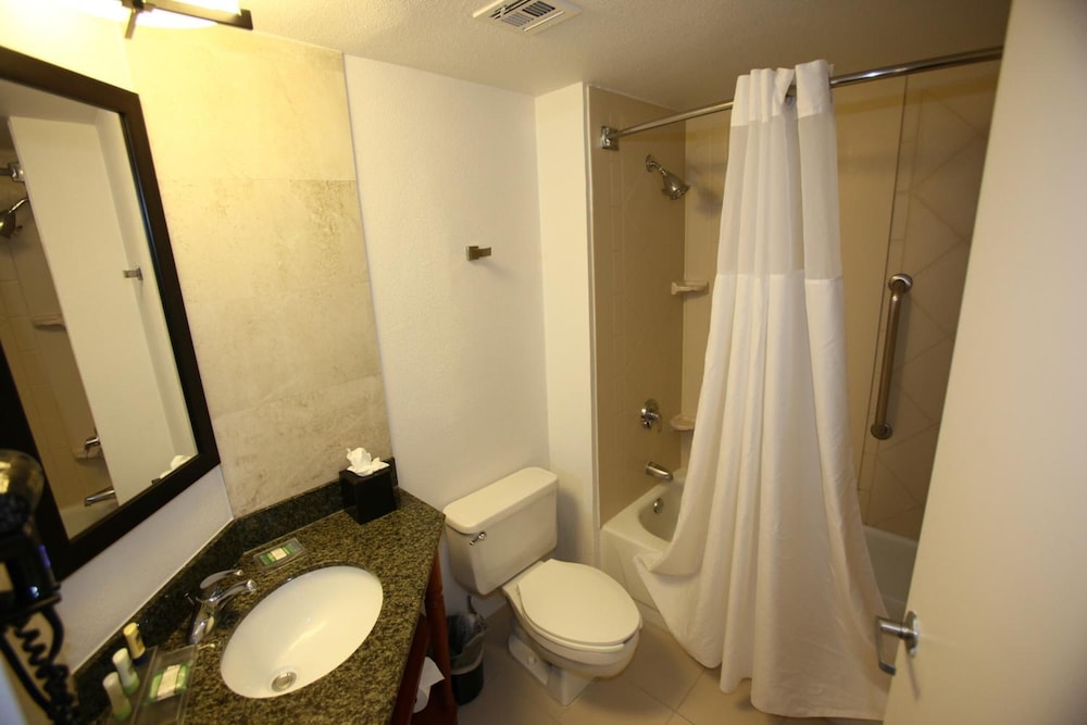 Suite, 2 Queen Beds - Photo 6