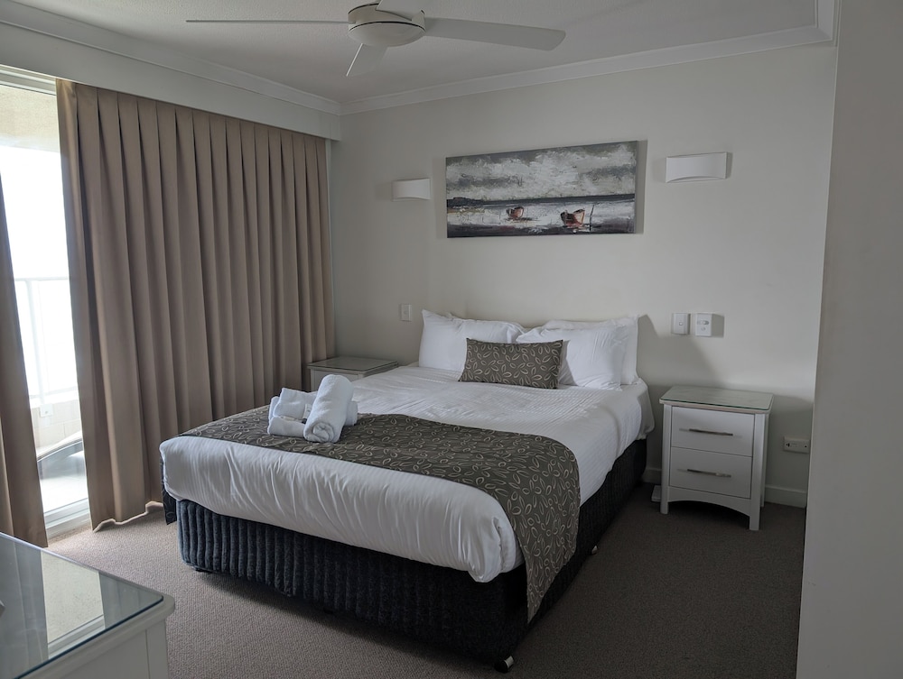 Deluxe Apartment, 2 Bedrooms, Non Smoking, Kitchen (Absolute Beachfront 2N) photo 3