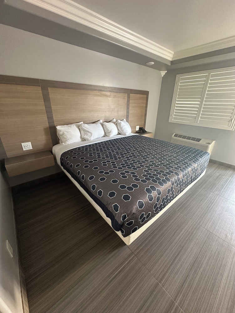 Single Room, 1 King Bed, Non Smoking