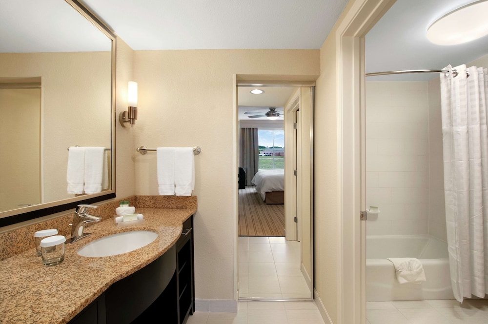 Suite, 1 King Bed, Accessible, Non Smoking (Hearing) - Photo 4