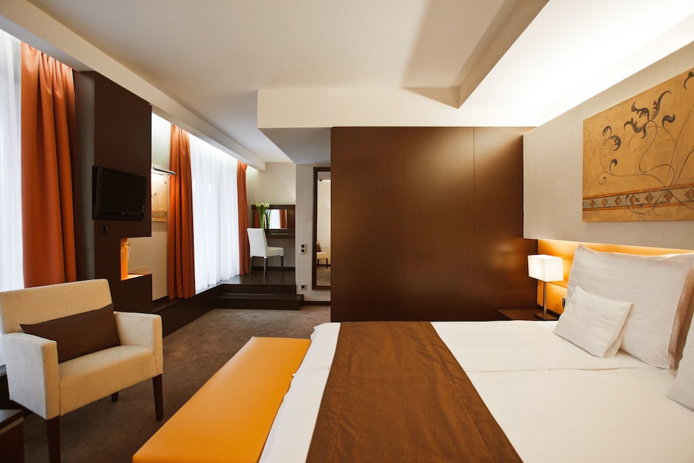 Deluxe Suite photo 3