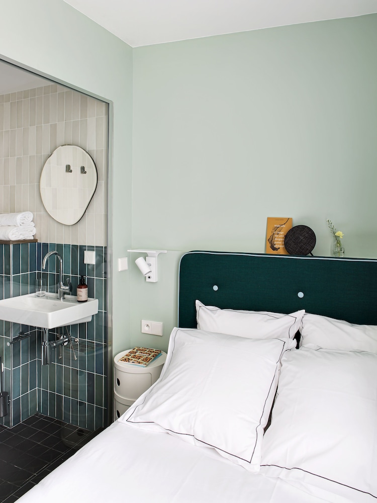 Single Room (la petite Amie) photo 2