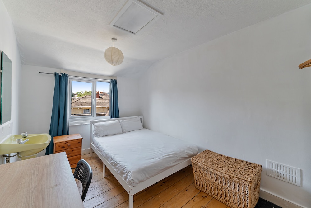 Standard Single Room, Shared Bathroom