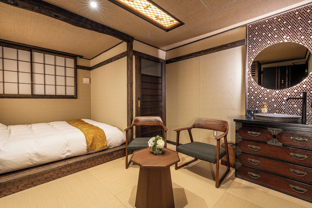 KOTO(1 Queen Bed, No Bath, Non-Smoking) - Photo 1