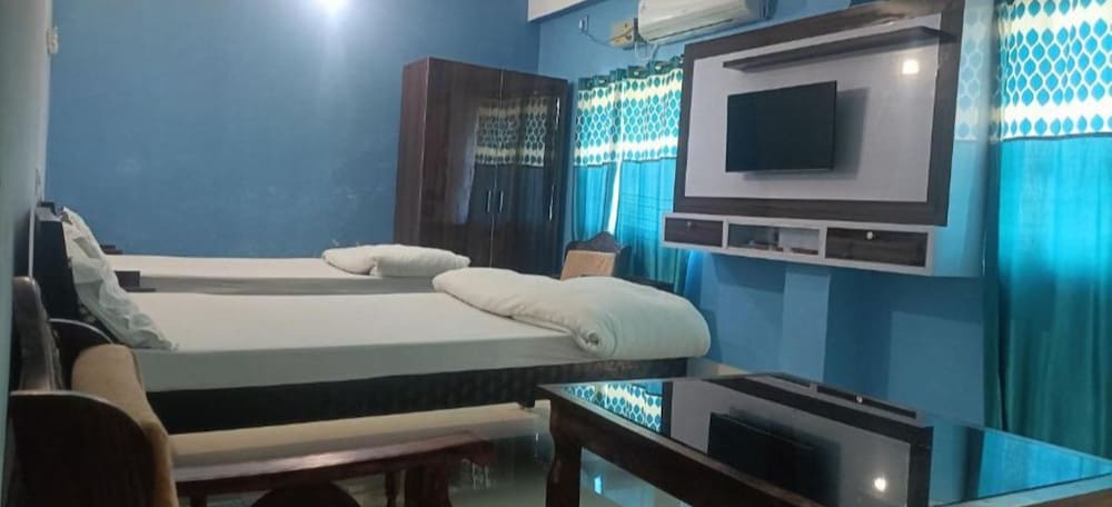 Deluxe Quadruple Room, City View