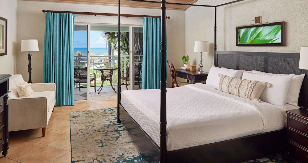 Club Suite, 1 Bedroom, Garden View (Caribbean Club Level Veranda Suite)