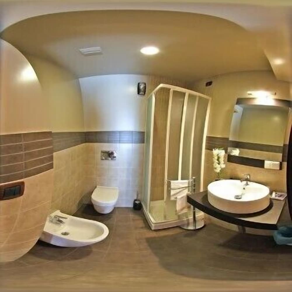 Double Room (free tea/coffe and snacks in room) - Photo 2