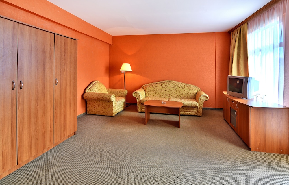 Suite (Healing Hot Mineral Pools - Free Use) photo 2