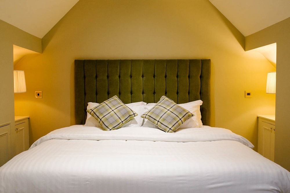 Suite, Ensuite photo 1