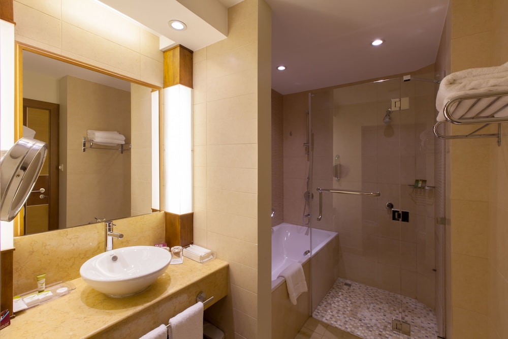 Standard Room, 1 King Bed, Balcony, Pool View - Photo 10