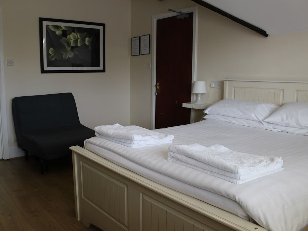 Suite, Ensuite (With Double & Single Bed) photo 3