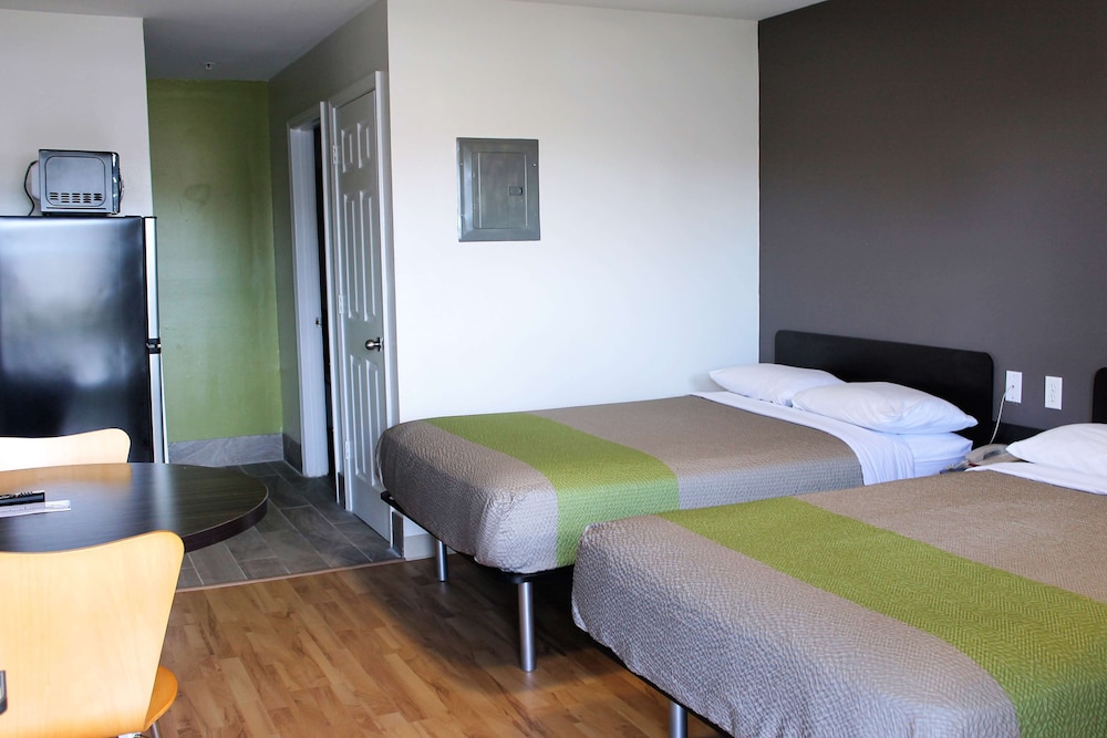 Deluxe Room, 2 Double Beds, Non Smoking, Kitchenette - Photo 5