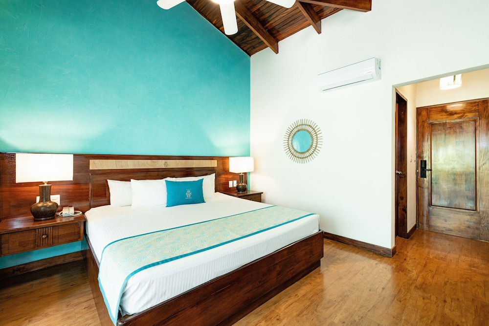 Tropicana Pool View King Bed - Photo 5