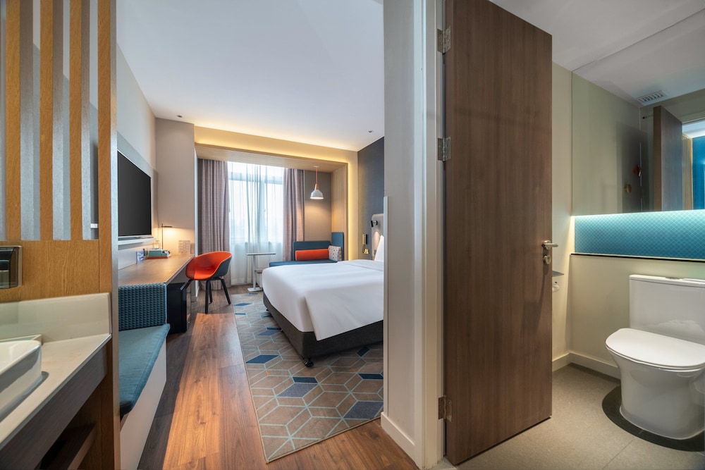 Standard Room, 1 King Bed (Stocked Minibar) photo 1