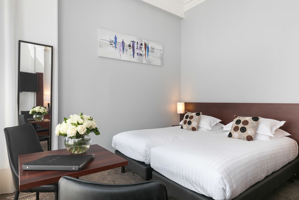 Deluxe Room, 1 King Bed, Non Smoking (Larger Room) - Photo 6