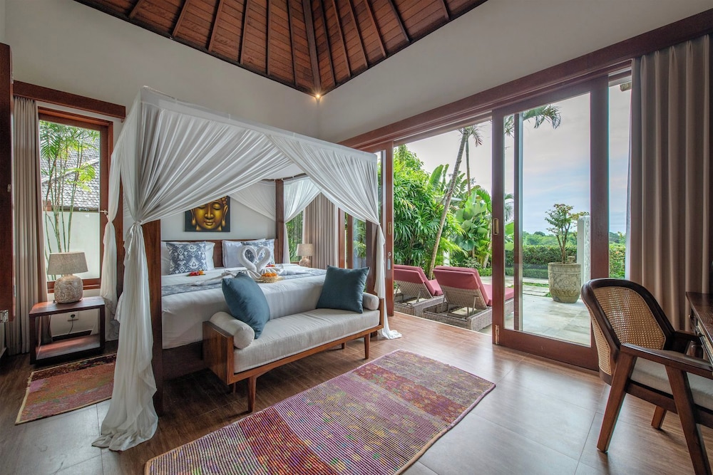 Luxury Villa photo 2