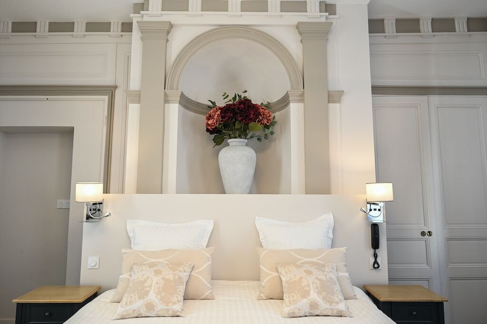Deluxe Room - Photo 11