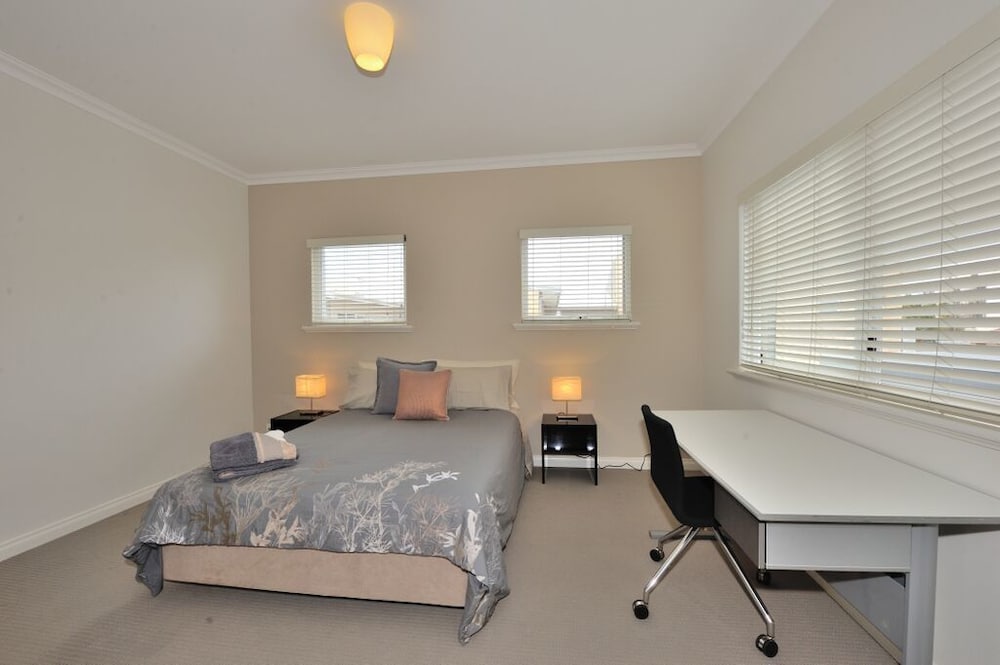 Deluxe Apartment, 3 Bedrooms photo 3