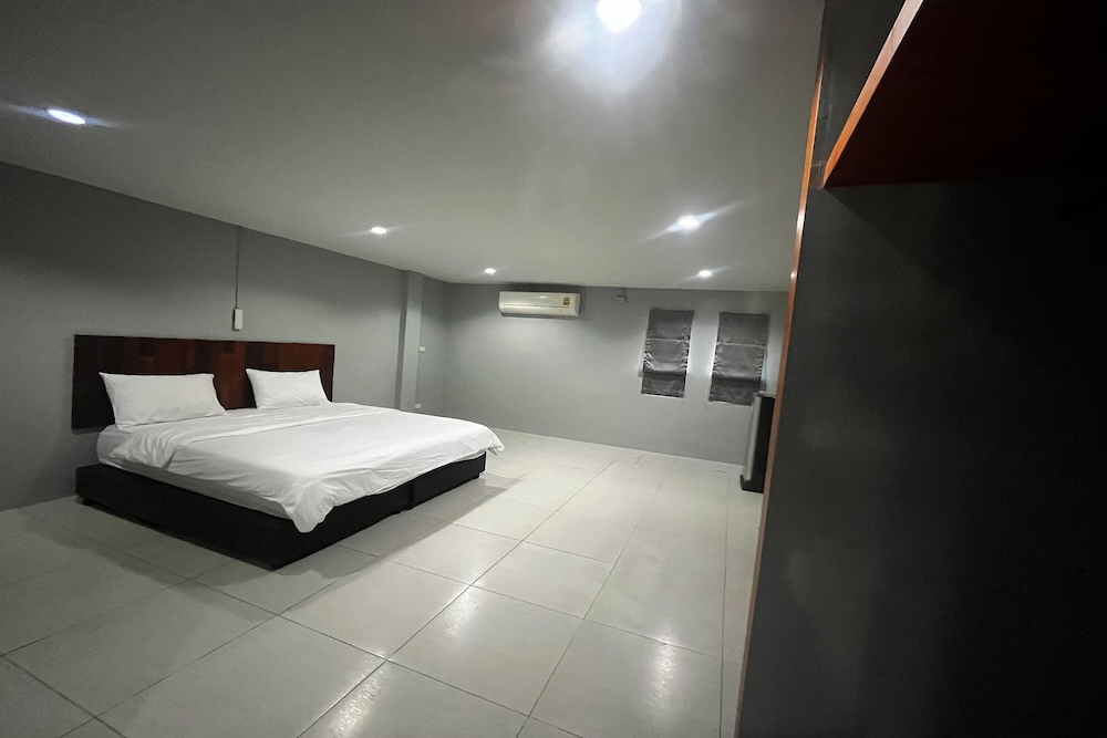 Standard Double Room, City View - Photo 9